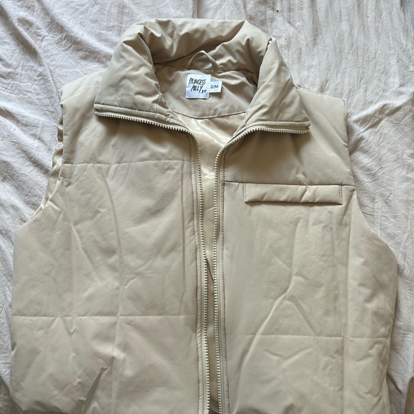 Princess Polly Kirby Puffer Vest Cream - Picture 4 of 4